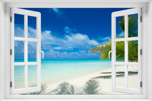 Fototapeta Naklejka Na Ścianę Okno 3D - tropical beach in Maldives with few palm trees and blue lagoon