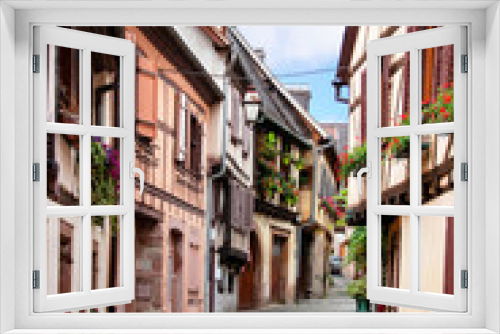 Fototapeta Naklejka Na Ścianę Okno 3D - Ribeauvillé. Maisons à colombages dans les rues du centre-ville, Alsace, Haut Rhin. Grand Est