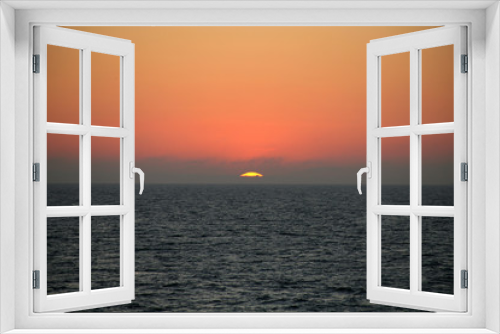 Fototapeta Naklejka Na Ścianę Okno 3D - The sun falls into the Ocean. 002. 