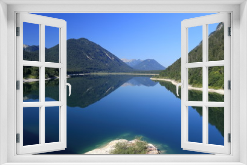 Fototapeta Naklejka Na Ścianę Okno 3D - blauer spiegelnder See in den Alpen