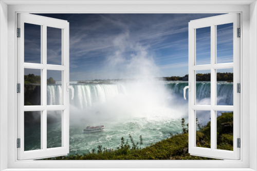 Fototapeta Naklejka Na Ścianę Okno 3D - Ship close to Niagara Falls waterfall