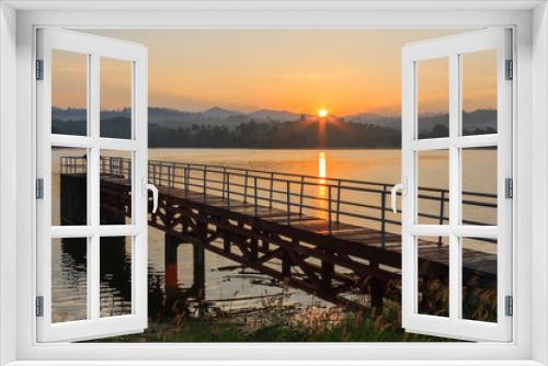 Fototapeta Naklejka Na Ścianę Okno 3D - Sunrise over pier