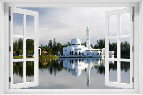 Fototapeta Naklejka Na Ścianę Okno 3D - The beautiful nature and reflection of Tengku Tengah Zaharah Mosque, most iconic floating mosque located at Terengganu Malaysia.
