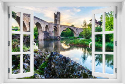 Fototapeta Naklejka Na Ścianę Okno 3D - Sunrise at the medieval village of Besalu (Catalonia, Spain)