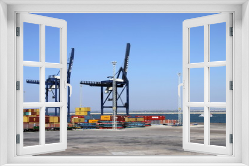 Fototapeta Naklejka Na Ścianę Okno 3D - Container yard in the seaport of Cadiz.