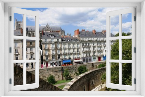 Fototapeta Naklejka Na Ścianę Okno 3D - Cathédrale et immeubles de Nantes. France