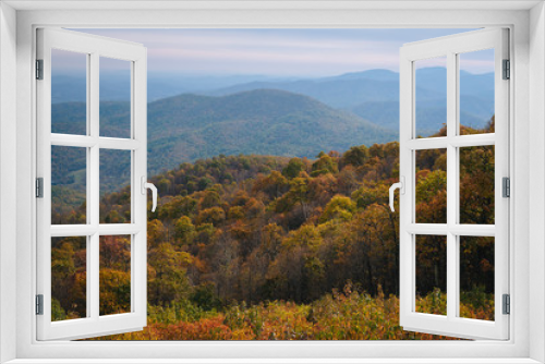 Fototapeta Naklejka Na Ścianę Okno 3D - Autumn view of Blue Ridge mountain ridges from Skyline Drive in Shenandoah National Park, Virginia
