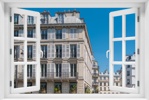 Fototapeta Naklejka Na Ścianę Okno 3D - Paris, beautiful building, typical parisian facade in the Marais 
