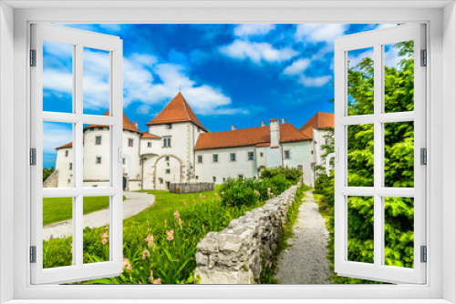 Fototapeta Naklejka Na Ścianę Okno 3D - Varazdin castle medieval scenic. / Scenic view at famous medieval architecture in Varazdin old town, Northern Croatia travel destinations.