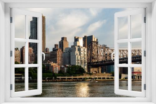 Fototapeta Naklejka Na Ścianę Okno 3D - New York City / USA - JUL 31 2018: Queensboro Bridge and midtown view from Roosevelt Island in the early morning