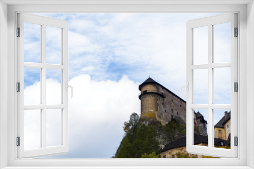 Fototapeta Naklejka Na Ścianę Okno 3D - Oravy castle