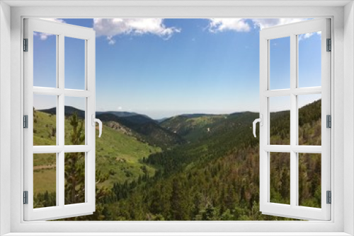 Fototapeta Naklejka Na Ścianę Okno 3D - Colorado blue sky over mountain valley in Summer