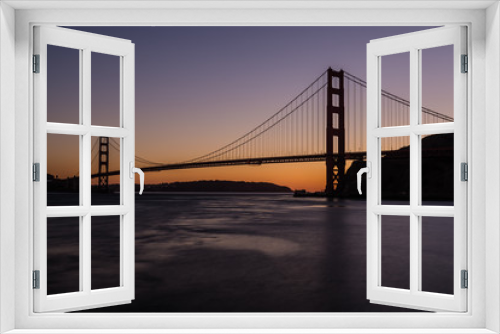 Fototapeta Naklejka Na Ścianę Okno 3D - Sunset behind the Golden Gate Bridge