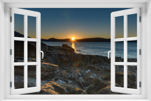 Fototapeta Naklejka Na Ścianę Okno 3D - Sunrise Seascape with Clear Skies