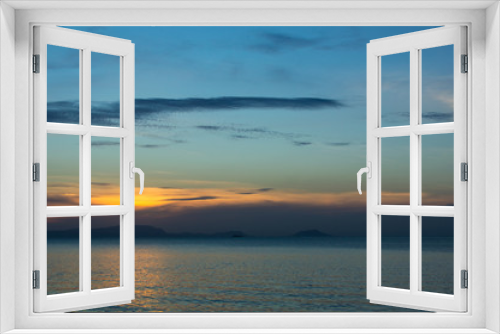Fototapeta Naklejka Na Ścianę Okno 3D - Beautiful sky with sea on sunset
