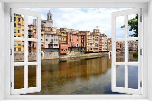 Fototapeta Naklejka Na Ścianę Okno 3D - Multicolored old houses on the embankment of the river Onyar in the Catalan town of Girona