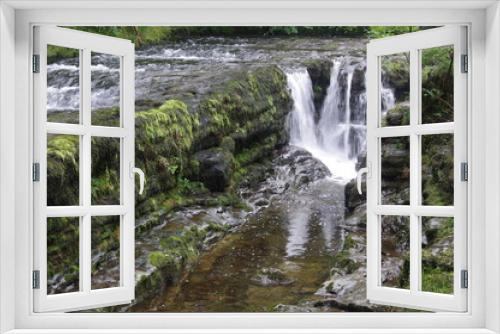 Fototapeta Naklejka Na Ścianę Okno 3D - brecon forest waterfall woodland