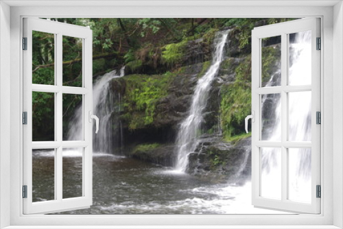 Fototapeta Naklejka Na Ścianę Okno 3D - brecon beacons forest waterfalls
