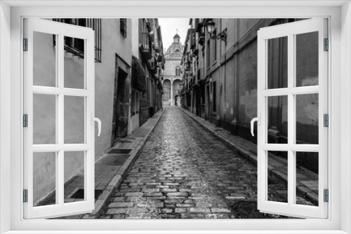 Fototapeta Naklejka Na Ścianę Okno 3D - Black and white image of Granada architecture