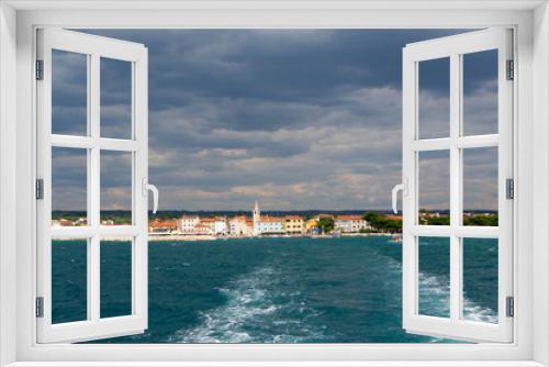 Fototapeta Naklejka Na Ścianę Okno 3D - View from ship to city
