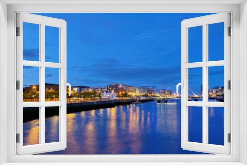 Fototapeta Naklejka Na Ścianę Okno 3D - River Liffey at Dublin City Center at night