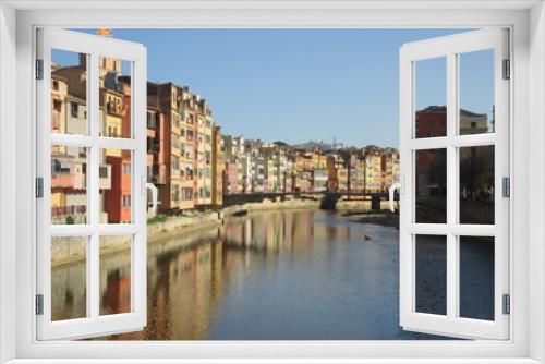 Fototapeta Naklejka Na Ścianę Okno 3D - Río Onyar de Girona visto desde el puente Catalunya