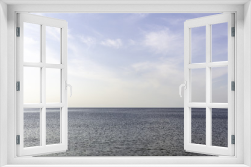Fototapeta Naklejka Na Ścianę Okno 3D - Morze Bałtyckie, widok z zachmurzonym niebieskim niebem 