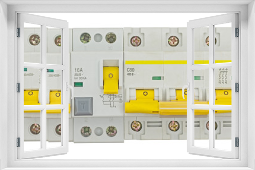 Automatic circuit breaker