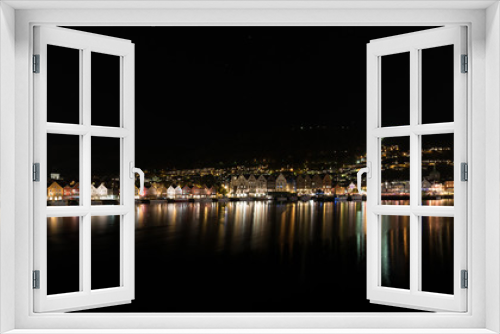 Fototapeta Naklejka Na Ścianę Okno 3D - Bergen norway brygge by night with reflection in the water, norway, europe