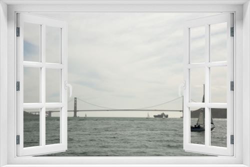 Fototapeta Naklejka Na Ścianę Okno 3D - Sailing through San Francisco Bay