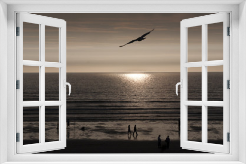 Fototapeta Naklejka Na Ścianę Okno 3D - Sunset by the beach with people and seagull