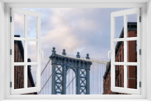 Fototapeta Naklejka Na Ścianę Okno 3D - Manhattan bridge seen from Brooklyn streets