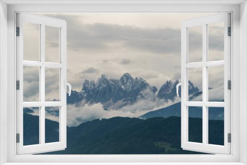 Fototapeta Naklejka Na Ścianę Okno 3D - Geislergruppe ragt aus den Wolken heraus