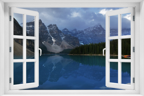 Fototapeta Naklejka Na Ścianę Okno 3D - Beautiful Moraine Lake situated in the Valley of Ten Peaks, Alberta, Canada.