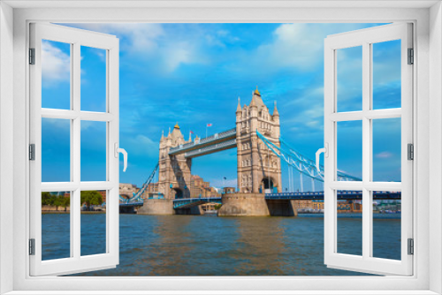 Fototapeta Naklejka Na Ścianę Okno 3D - Tower bridge crosses the River Thames in London, UK