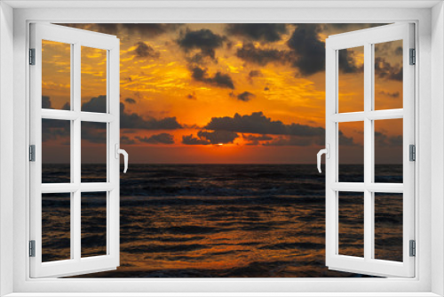 Fototapeta Naklejka Na Ścianę Okno 3D - Amazing beautiful sunrise at the sea