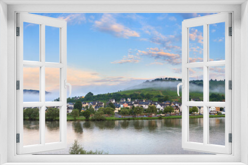 Fototapeta Naklejka Na Ścianę Okno 3D - Beautiful 180 degree panoramic sunrise view of the river Moselle at the small wine growing town Zell (an der Mosel) on a summer morning