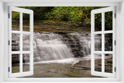 Fototapeta Naklejka Na Ścianę Okno 3D - Waterfall on Four Mile creek in late summer at Wintergreen gorge