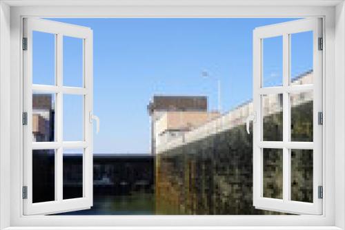 Fototapeta Naklejka Na Ścianę Okno 3D - Schleuse, Donau, Österreich von einem Flusskreuzfahrtschiff