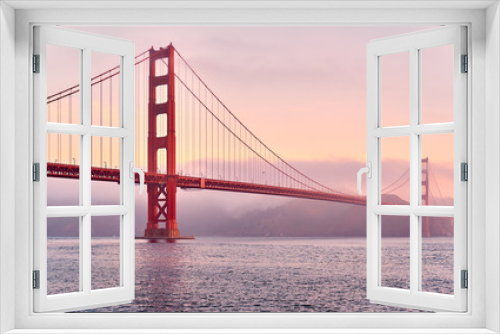 Fototapeta Naklejka Na Ścianę Okno 3D - Golden Gate Bridge at sunrise, San Francisco, California