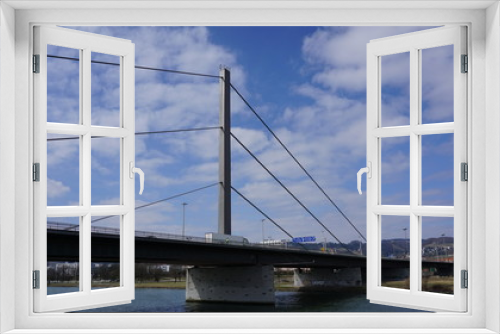 Fototapeta Naklejka Na Ścianę Okno 3D - Linz, Donau, Österreich, Brücken und Brückenpfeiler, fotografiert von eine Flusskreuzfahrtschiff