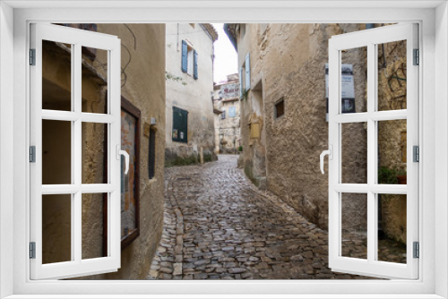 Fototapeta Naklejka Na Ścianę Okno 3D - Narrow medieval street in France