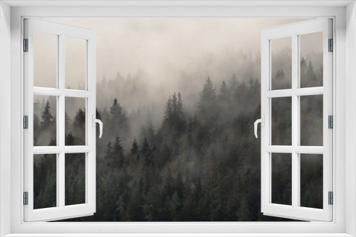 Fototapeta Naklejka Na Ścianę Okno 3D - Misty Mountain