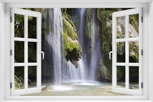 Fototapeta Naklejka Na Ścianę Okno 3D - Cascade jurassienne