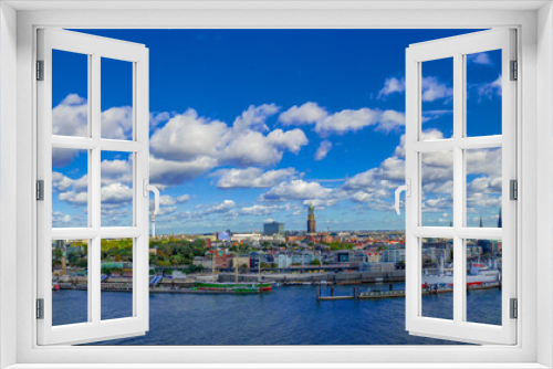Fototapeta Naklejka Na Ścianę Okno 3D - Skyline Hamburg mit Wolken