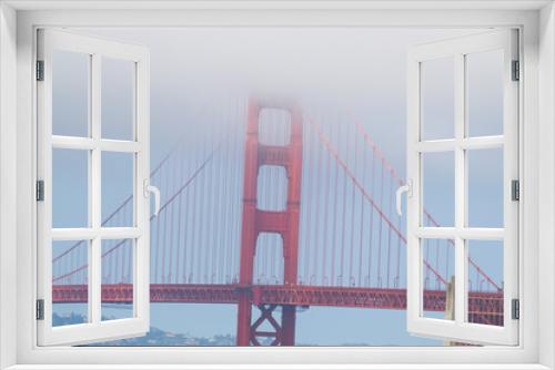 Fototapeta Naklejka Na Ścianę Okno 3D - The iconic Golden Gate Bridge in San Francisco