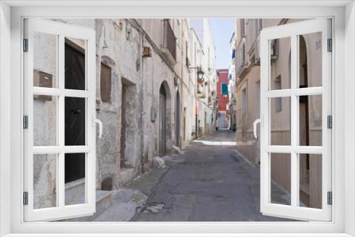 Fototapeta Naklejka Na Ścianę Okno 3D - Alleyway in Monopoli Oldtown. Apulia.