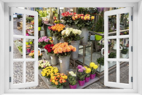 Fototapeta Naklejka Na Ścianę Okno 3D - Small florist shop display with roses and chrysanthemums for sale.