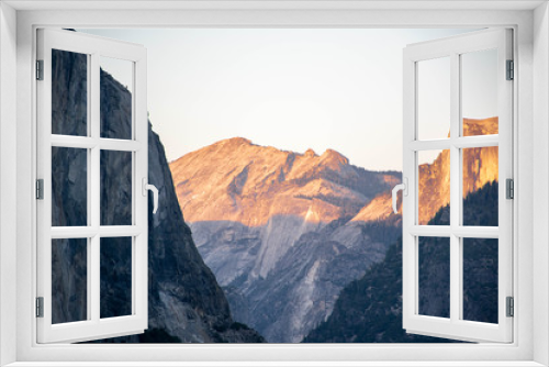 Fototapeta Naklejka Na Ścianę Okno 3D - Tunnel View provides one of the most famous views of Yosemite Valley. From here you can see El Capitan and Bridalveil Fall rising from Yosemite Valley, with Half Dome in the background.
