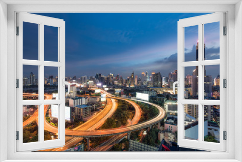 Fototapeta Naklejka Na Ścianę Okno 3D - Cityscape view of Bangkok city central business downtown with expressway at twilight